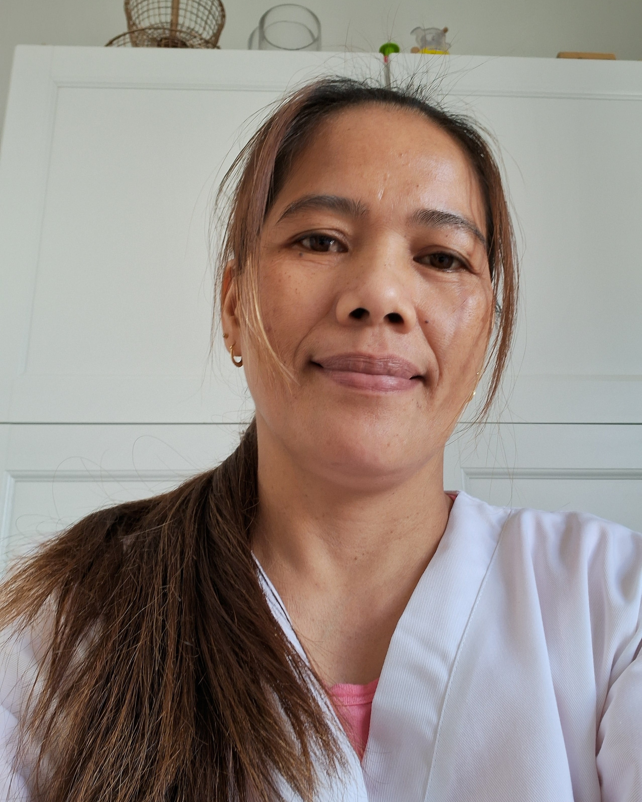 Junia L. - Professional nanny in UAE